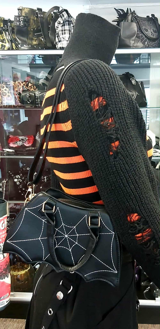 Batwing purse