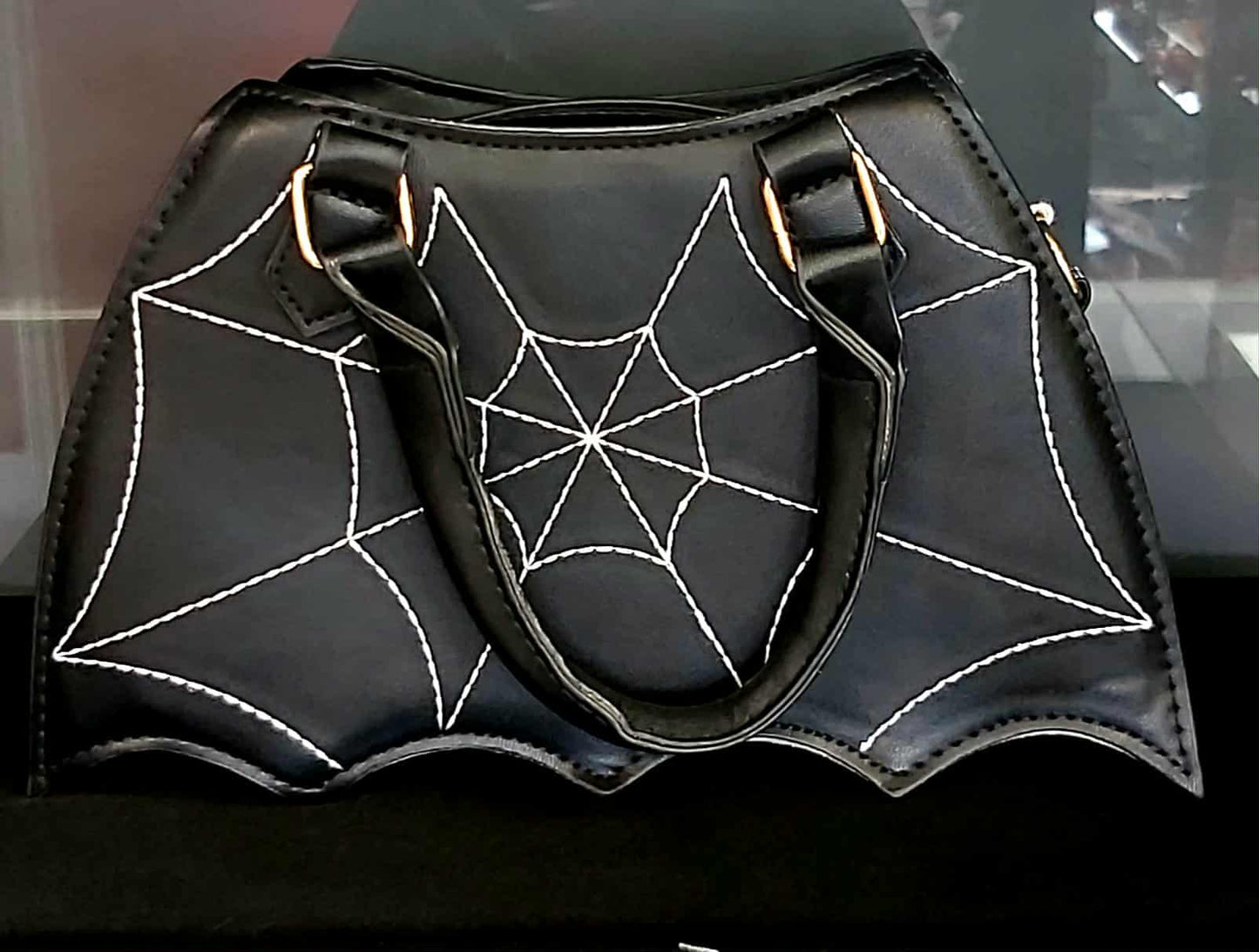 Batwing purse