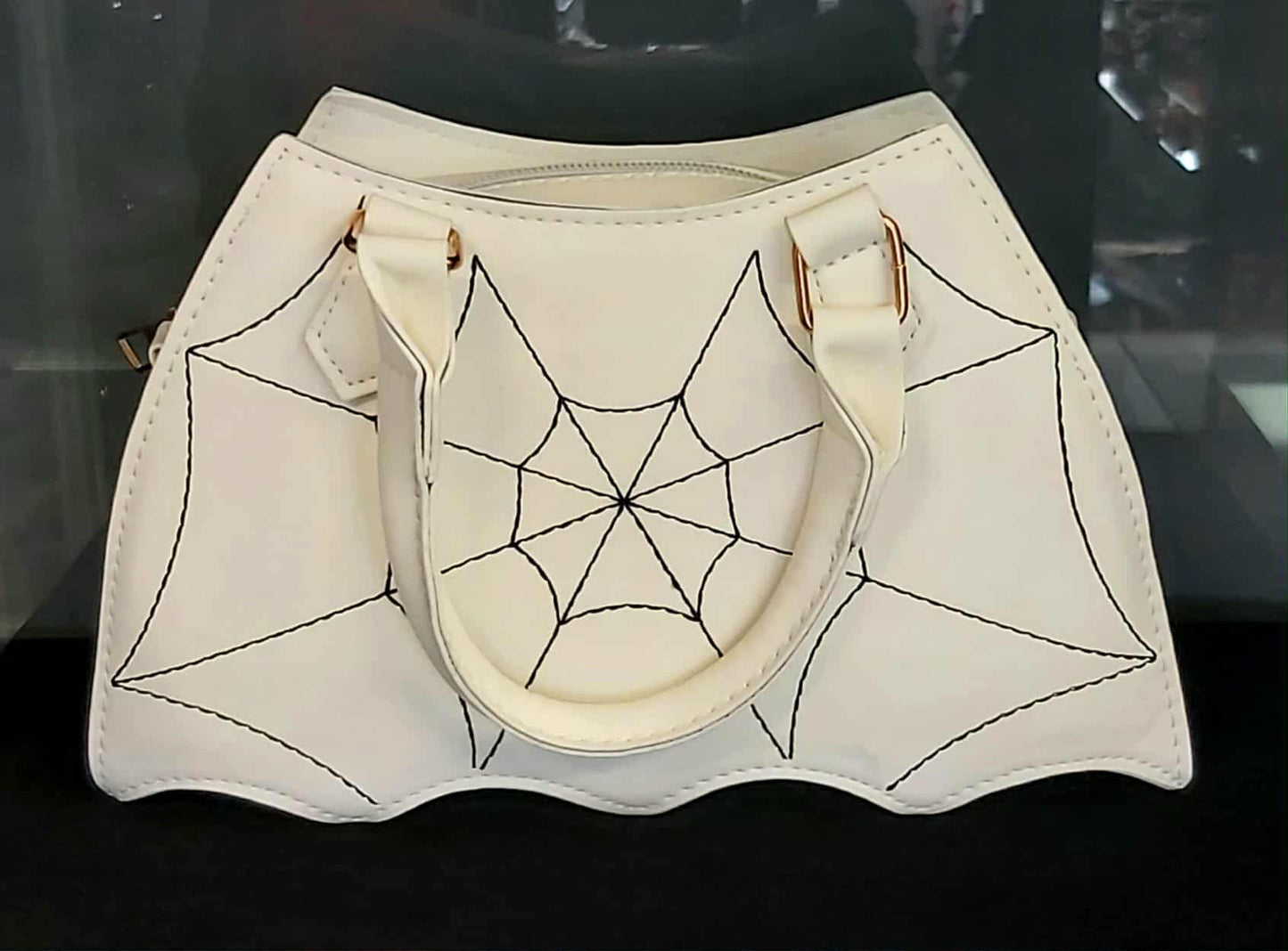 Batwing purse